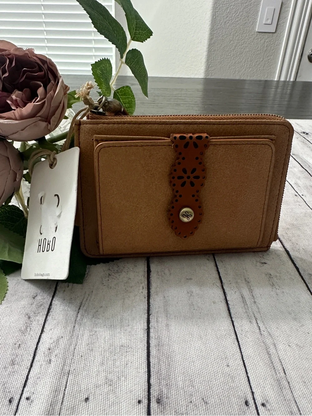 NWT HOBO Tabby Zip Medium Wallet